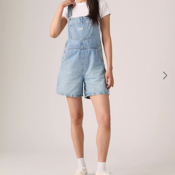 NWOT Levi's Women's Light Blue Denim Short Overalls- XL - Picture 1 of 9